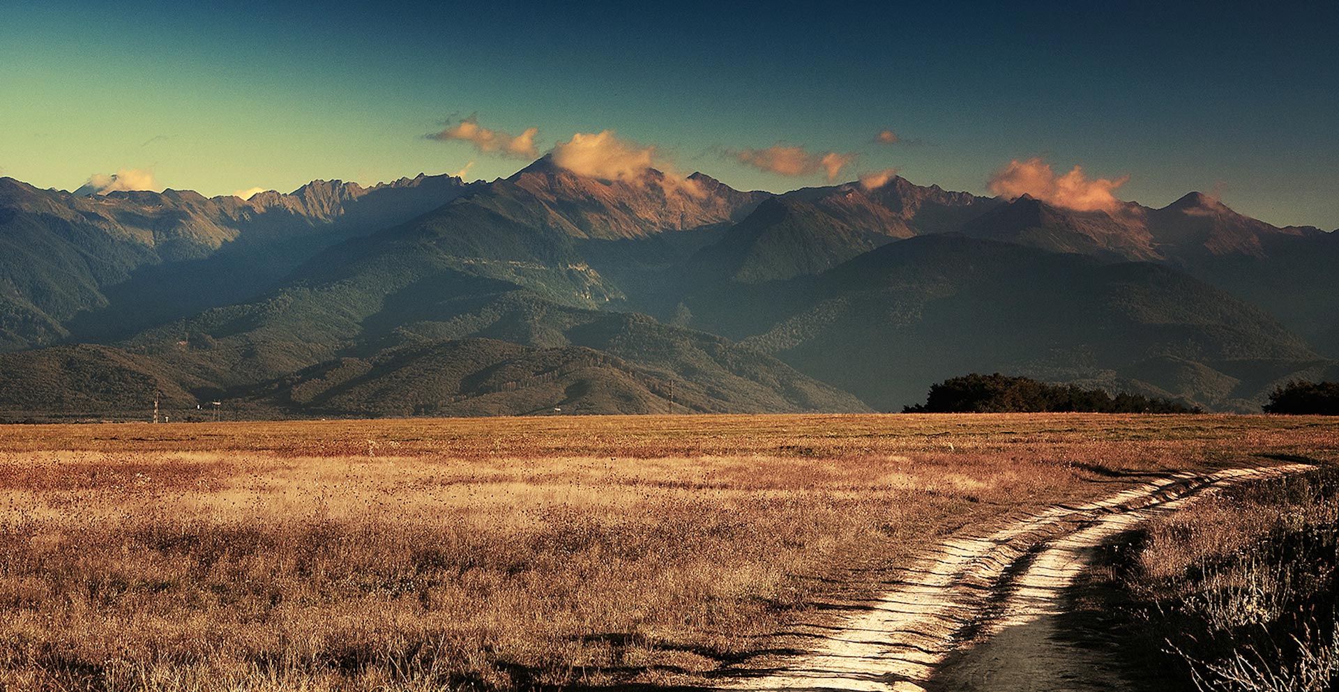 muntii Fagaras si campie rustica